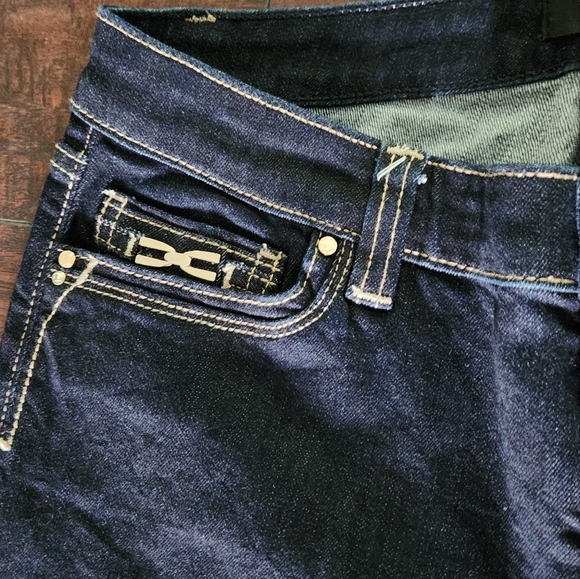 New! WHBM Dark Blue CROP SLIM TO THE BODY HITS MID-CALF JEANS ✨️✨️ - Picture 3 of 9